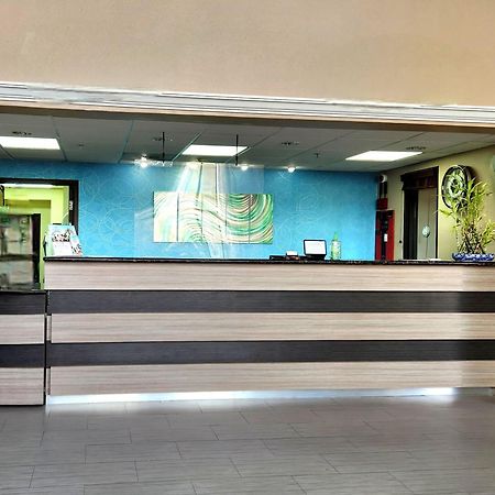 Days Inn & Suites By Wyndham Sam Houston Tollway Jersey Village Exteriör bild