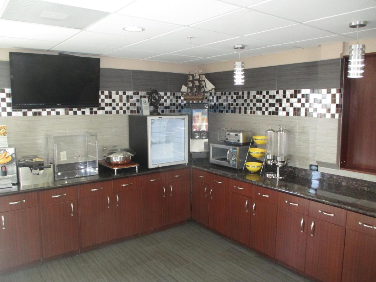 Days Inn & Suites By Wyndham Sam Houston Tollway Jersey Village Exteriör bild