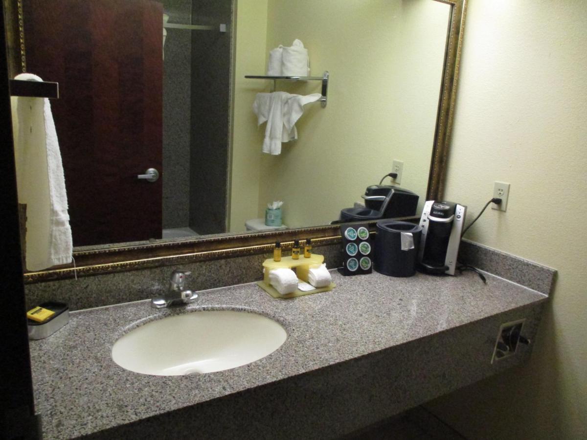 Days Inn & Suites By Wyndham Sam Houston Tollway Jersey Village Exteriör bild