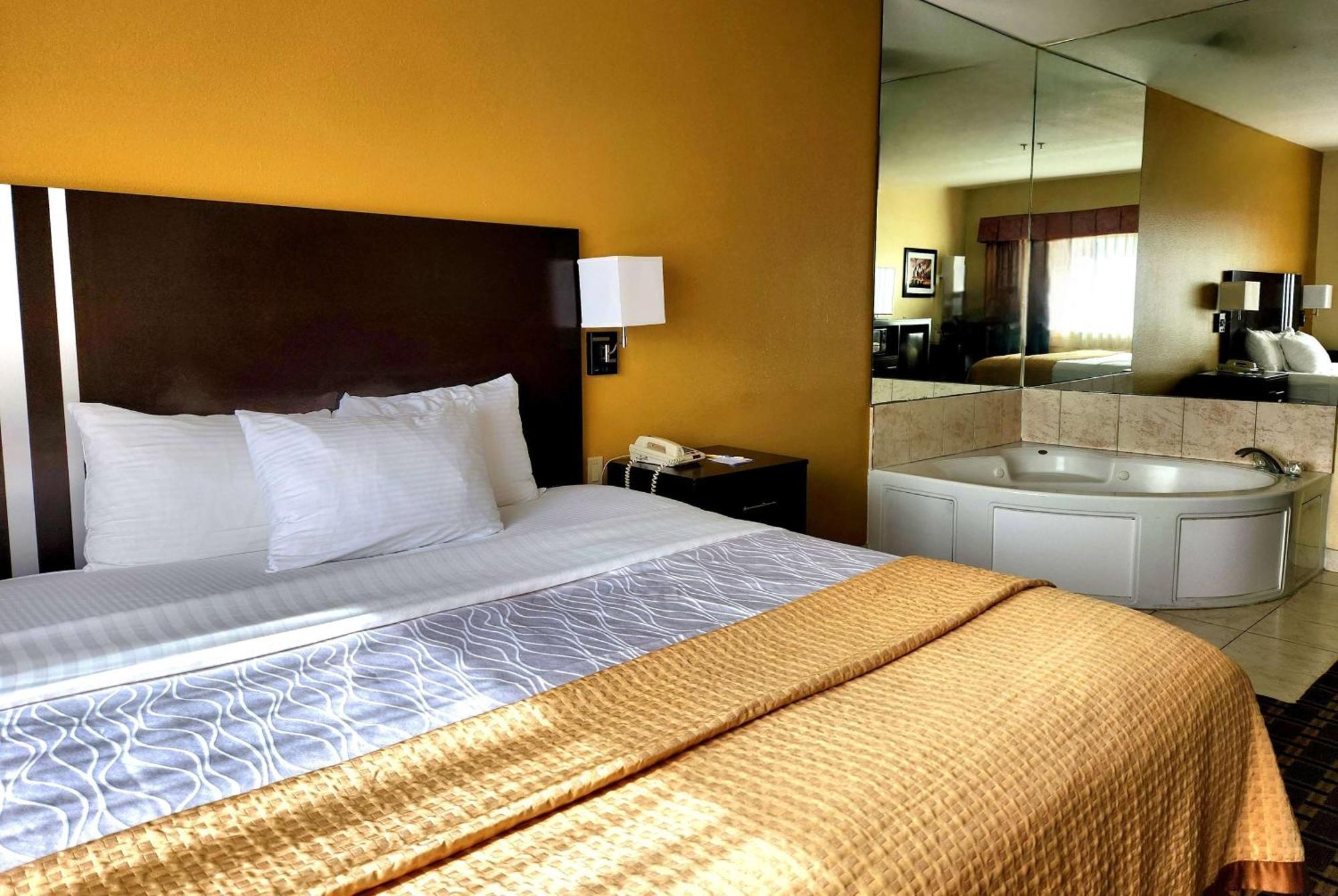Days Inn & Suites By Wyndham Sam Houston Tollway Jersey Village Exteriör bild