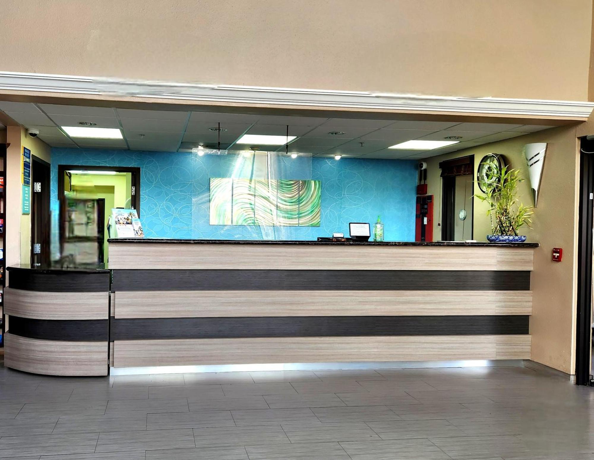 Days Inn & Suites By Wyndham Sam Houston Tollway Jersey Village Exteriör bild