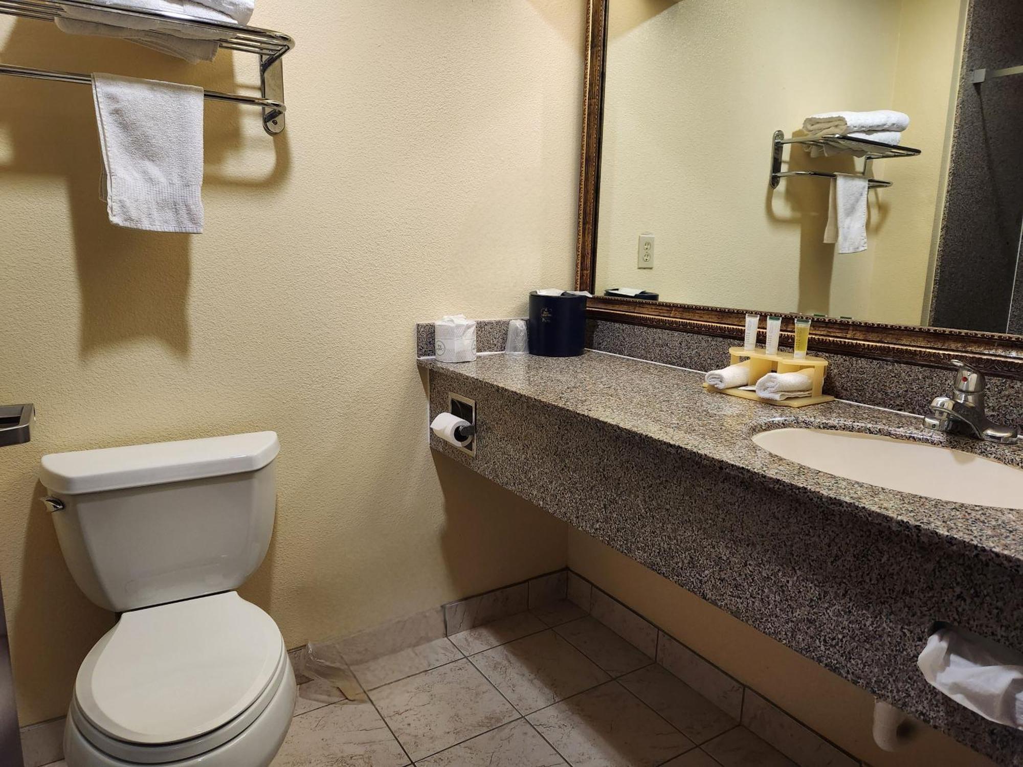 Days Inn & Suites By Wyndham Sam Houston Tollway Jersey Village Exteriör bild