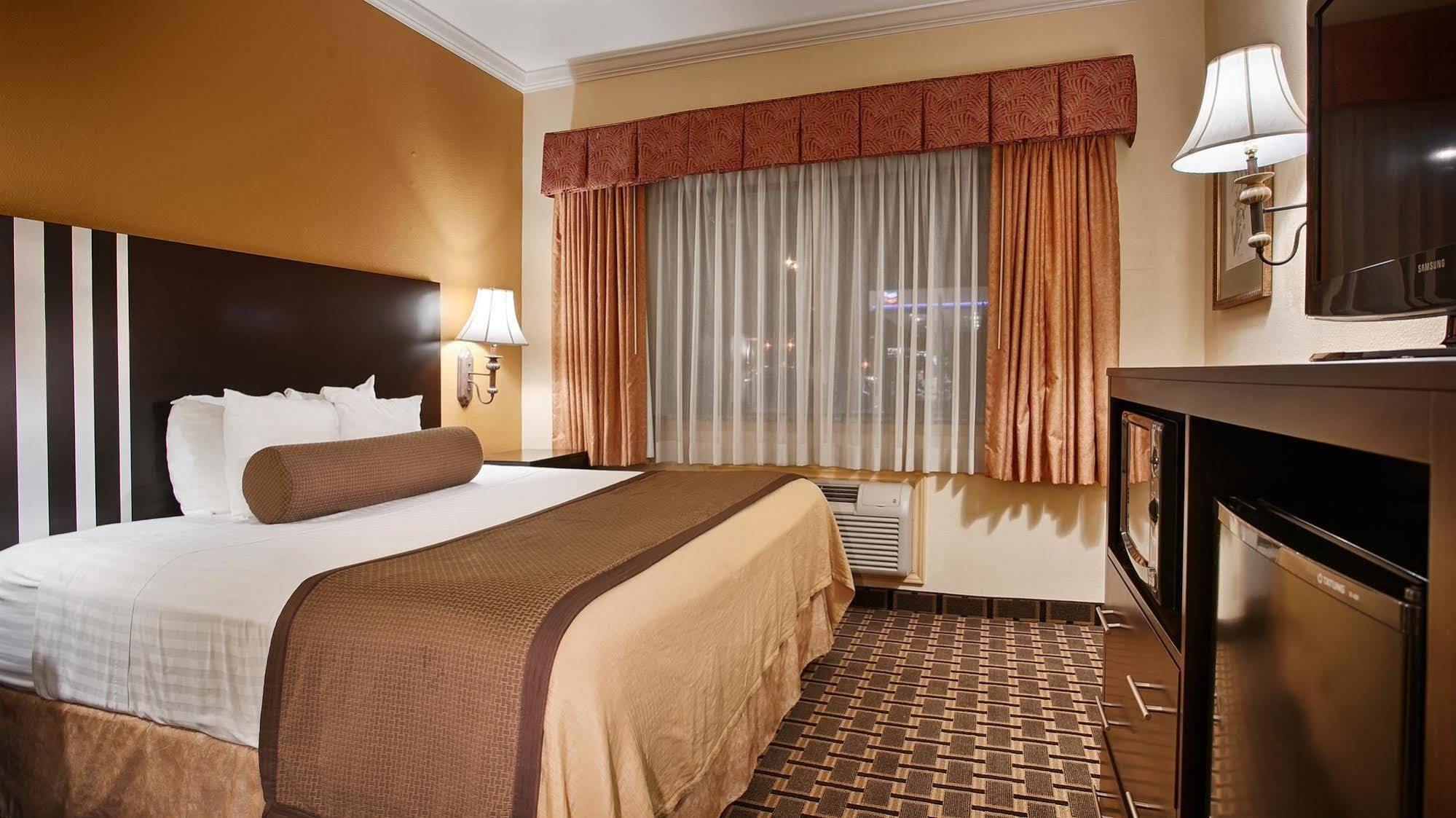 Days Inn & Suites By Wyndham Sam Houston Tollway Jersey Village Exteriör bild